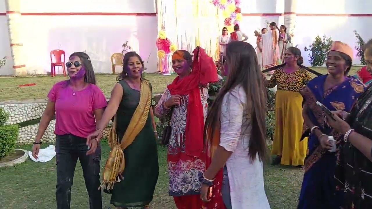 Singh Mansion में Holi Milan में नाच नाच कर सैंडल टूटा, सुंदरियों का Nonstop धमाल, कैमरे पर धमाल 
