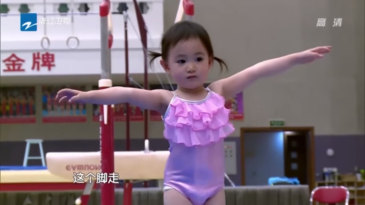【李小鹏带奥莉重游训练馆 奥莉展现惊人体操天赋】《爸爸回来了》第一季第3期 20140508 花絮【浙江卫视官方超清】
