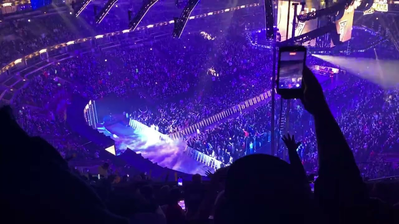 Finn Bálor Elimination Chamber Chicago Entrance