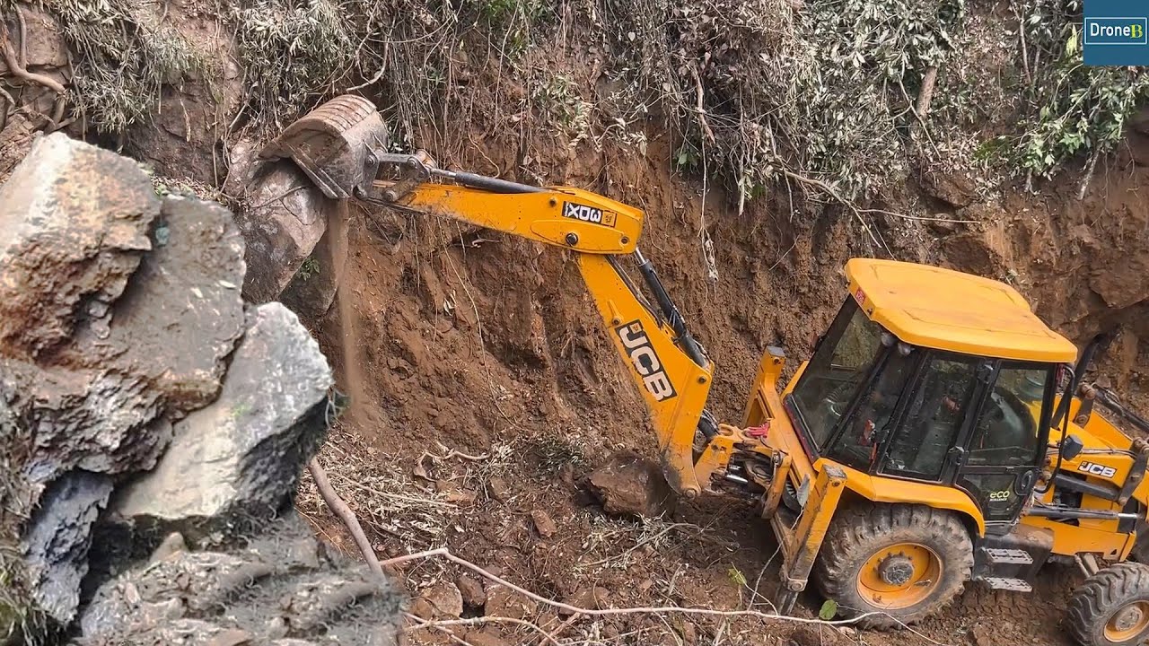 Clearing Rocks & Debris for New Mountain Road | JCB Backhoe