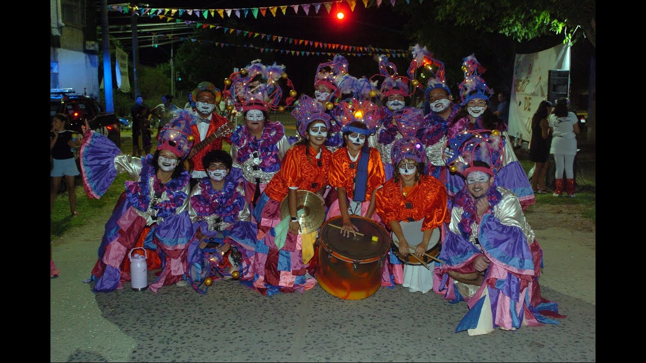 Comenzaron los Carnabarriales en Villa del Parque con coloridos trajes, murgas y desfiles