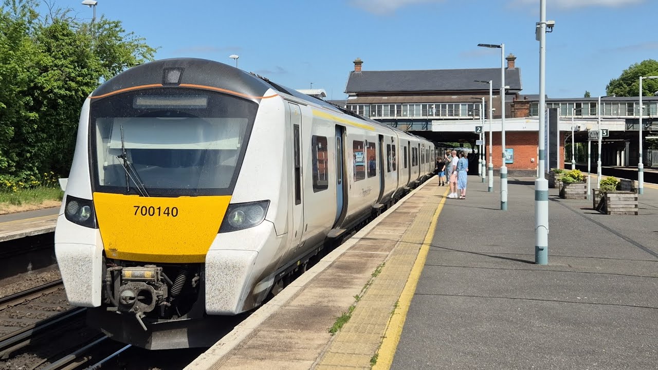 Trains at Horley (HOR) | BML | (17/05/2025)