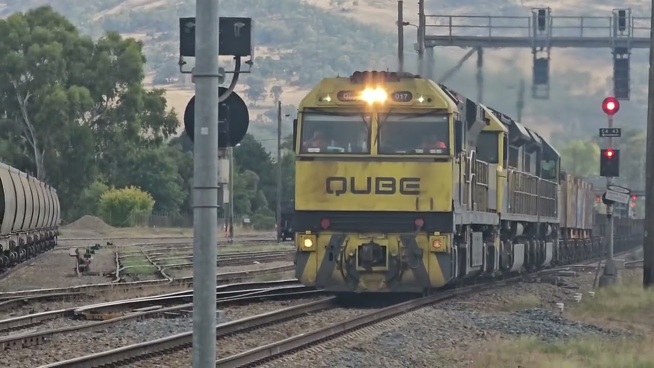 Qube empty steelie northbound through Cootamundra 14th January 2026
