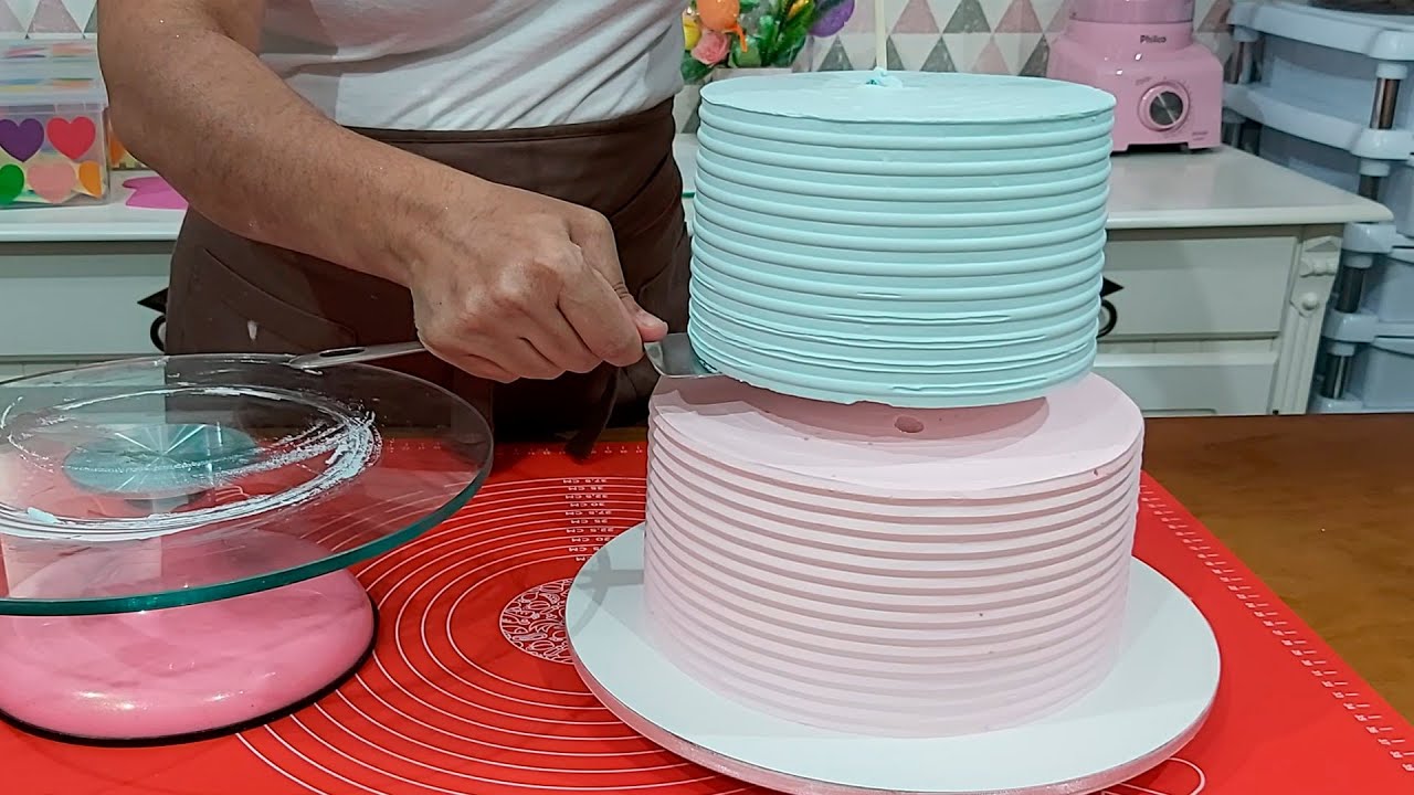 BOLO DE ANDAR PARA 30 PESSOAS RECHEIO MORANGO COM SUSPIRO / PARIS CAKE DESIGNER