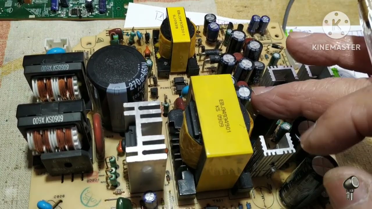 Compacto vertical LG modelo FA162, no enciende, fuente conmutada con circuito integrado malo.