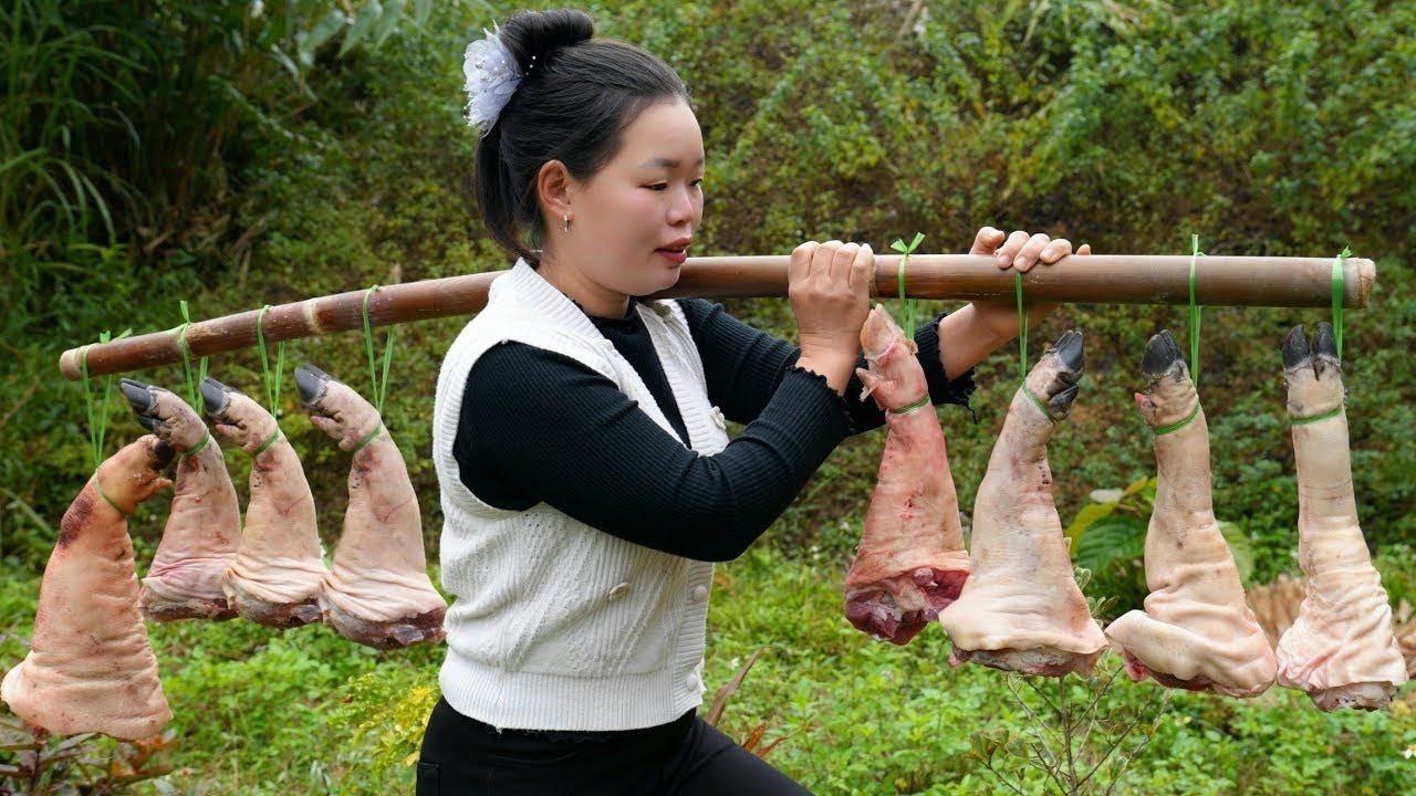 在集市購買七八個大豬腿挑回家，切割腌制后制作秘制鹵豬蹄#鄉村味道# #农村生活 #乡村建造 #农家美食 #农场日常 #乡村致富