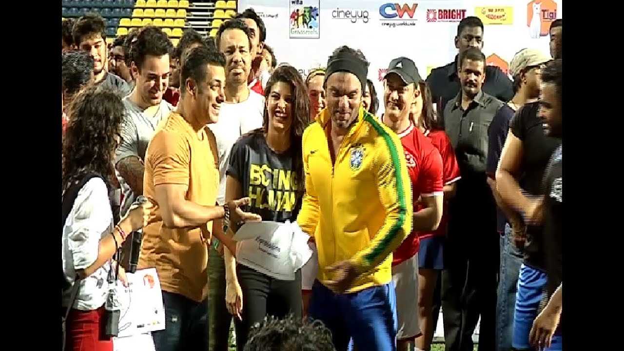 Salman Khan Aamir Khan Hrithik Roshan Abhishek Bachchan come together for Charity Football Match - 4
