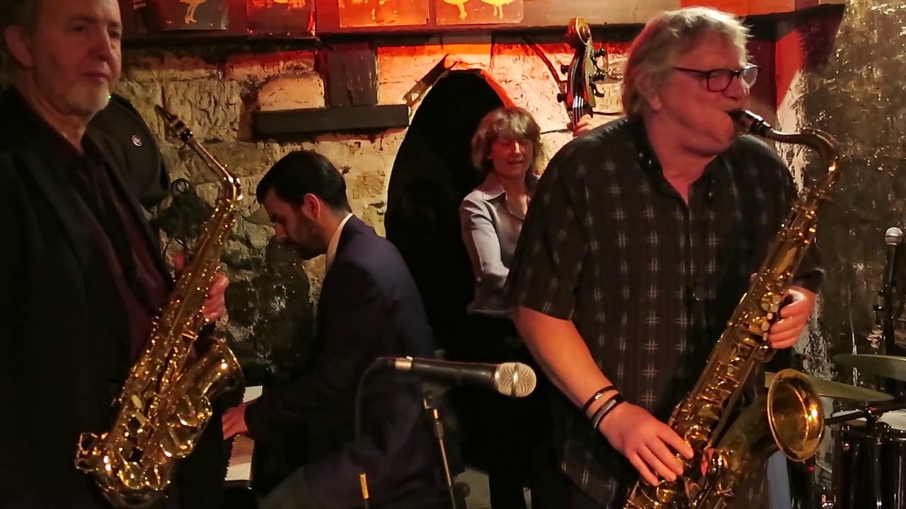 CAVEAU DE LA HUCHETTE à PARIS (France) 1er avril 2018 - MVI 3402