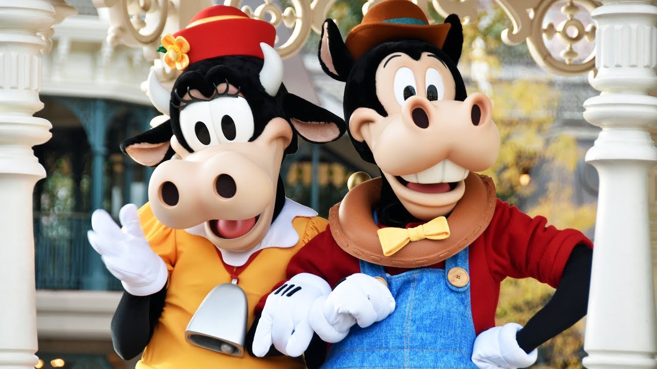 Horace Horsecollar & Clarabelle Cow Character Fun at Disneyland Paris Half Marathon 2019 - 21K Race