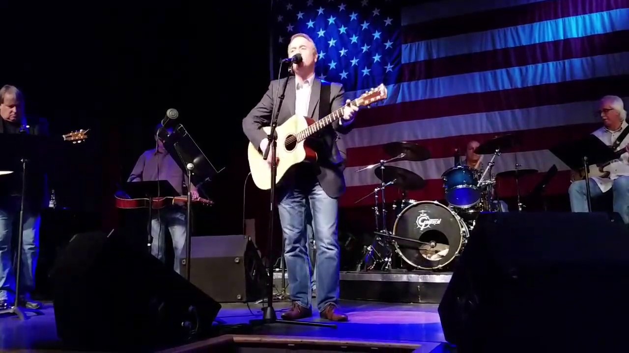 Colin Elliott singing 'Country Music in My Soul'. Texas Troubadour Theatre, Nashville.