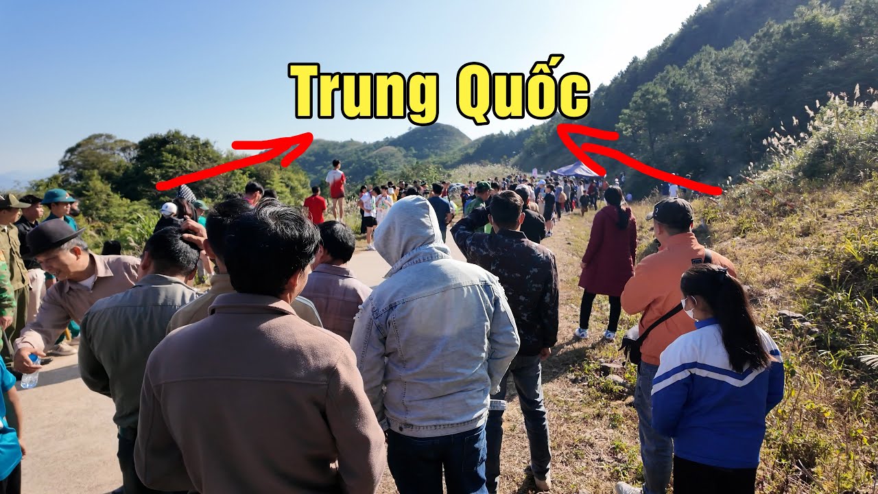 Hàng nghìn người Việt đổ xô ra hàng rào biên giới Trung Quốc để làm gì vậy?