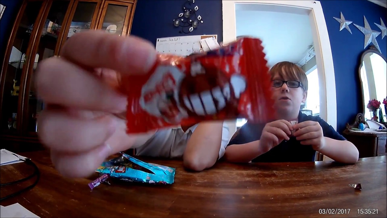The Rumfelt Broz try out some candy from Japan!!