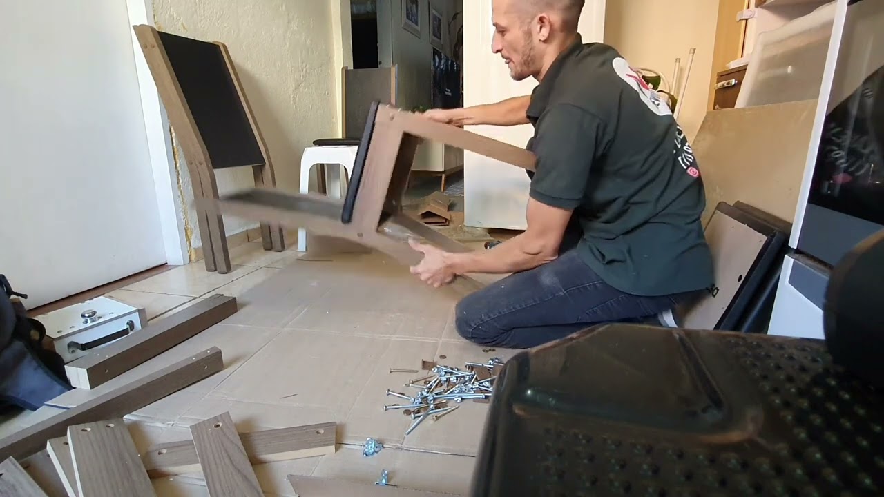 montando mesa madesa 4 cadeiras