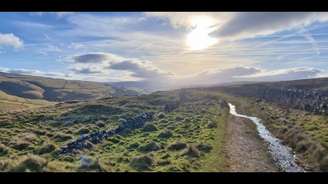 A 6 mile walk to Cam Head from Kettlewell Wharfedale on a sunny New Year's Eve day