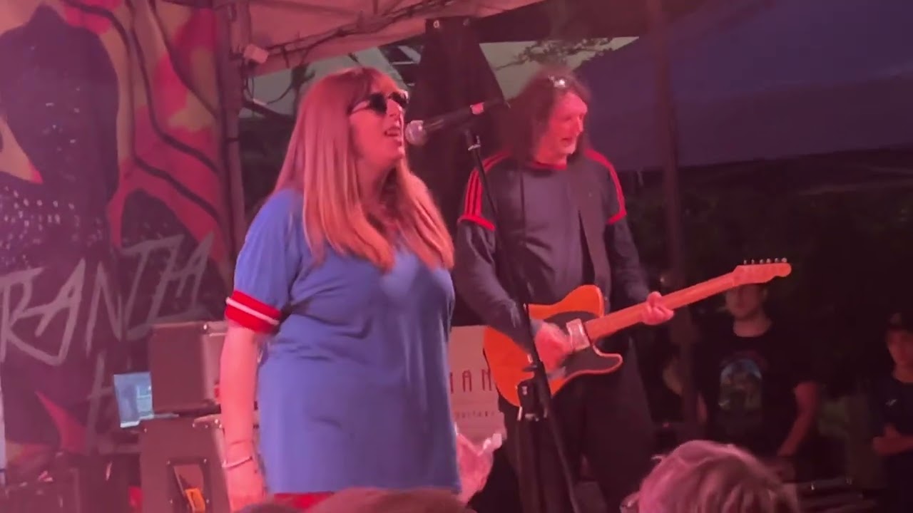 Helen Love - Atomic Beat Boy (LIVE at Punk Rock Raduno 8)