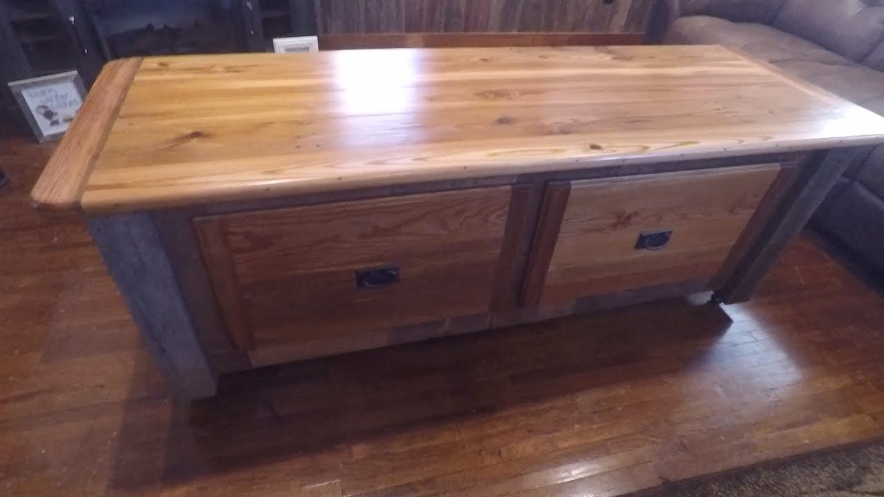 How to build a beautiful rustic coffee table with storage !