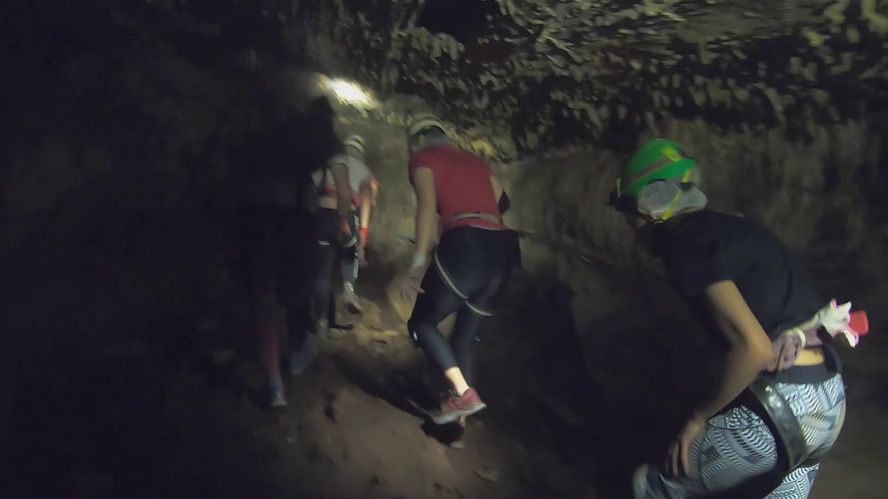 Tunnel de lave du Bassin Bleu à Saint Gilles avec Bazaltik Réunion