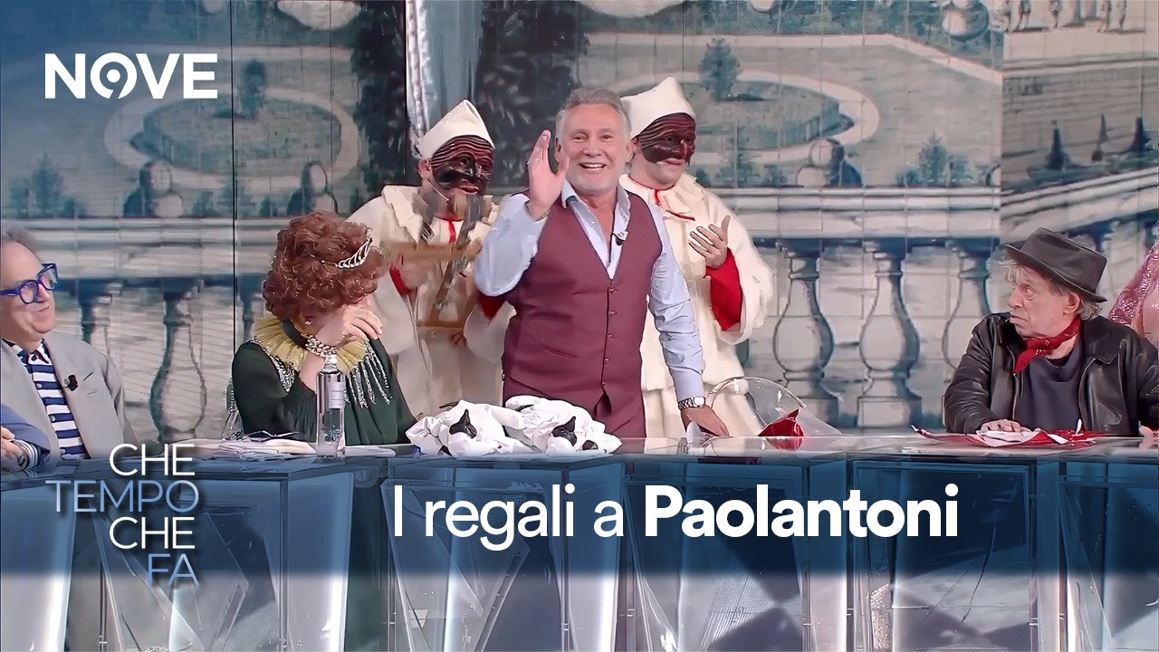 Francesco Paolantoni apre i regali: 
