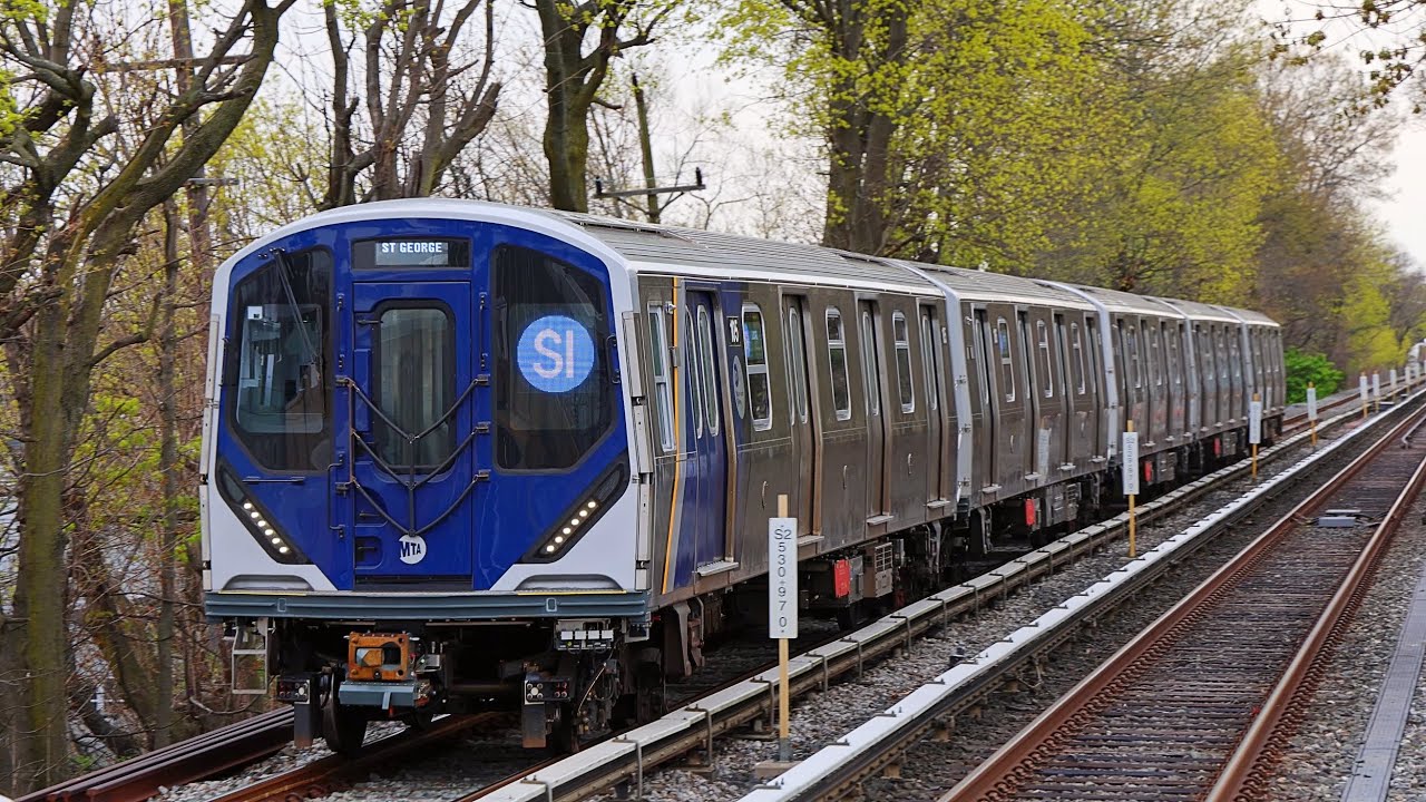 MTA Subway SIR trains at Dongan Hills (R44 & R211S, PM Rush)