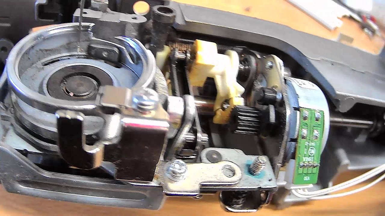 ARTIZANTRAINING BROTHER INNOVIS 10  REMOVING THE BACK COVER