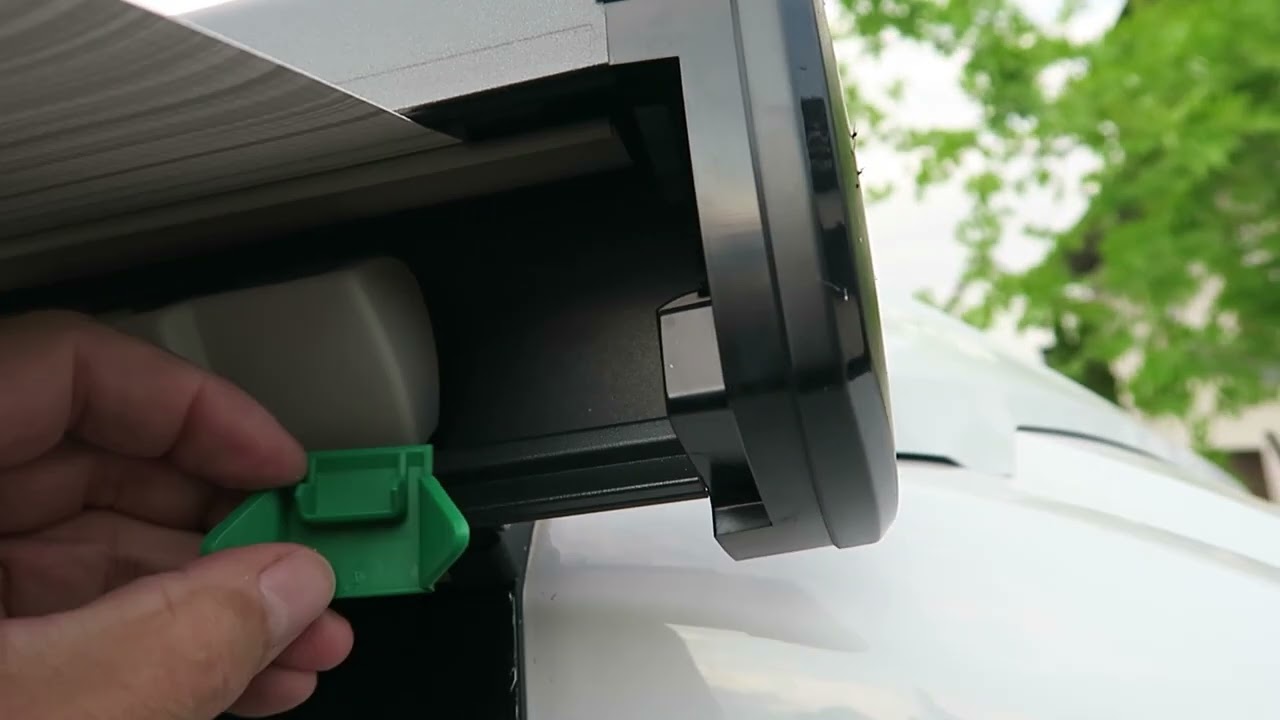 Knaus Box Star 540 - Anbau der Befestigungen für Thule Seitenwand Rain Blocker Markisentyp 6300/6200