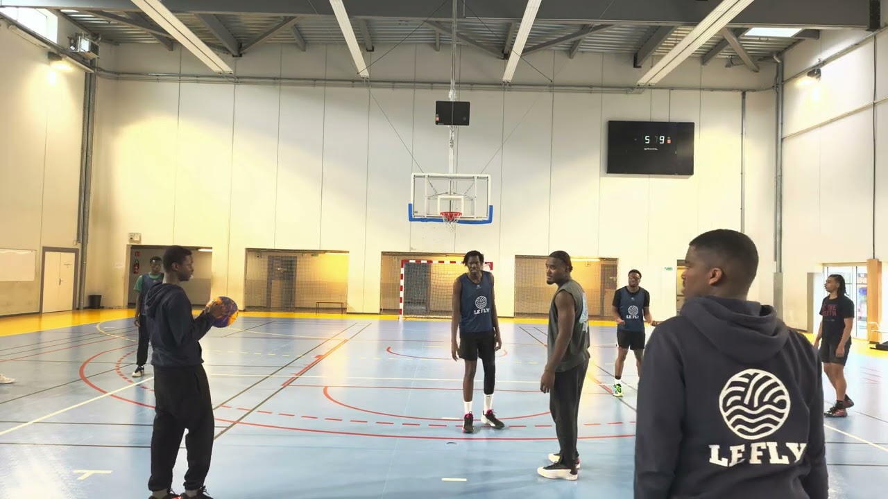 Ghost vs Le Fly