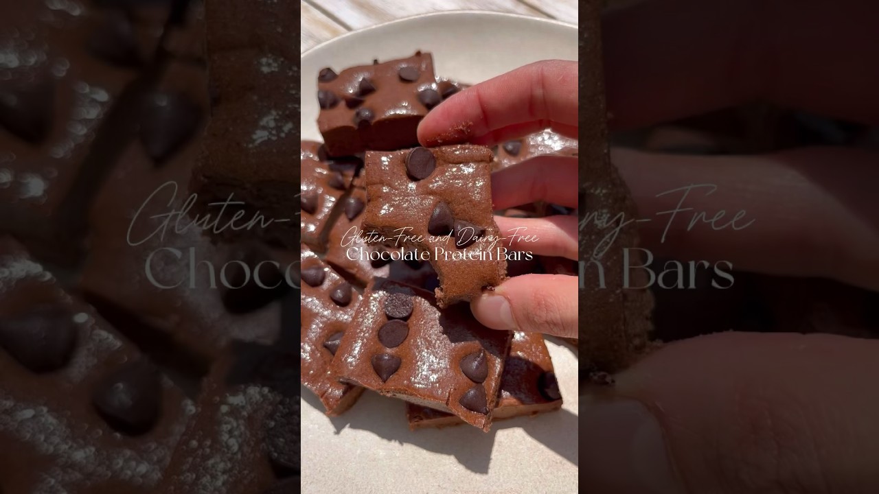 No-Bake Chocolate Protein Bars🍫 Full recipe is on my blog! #highproteinrecipes #proteinbars