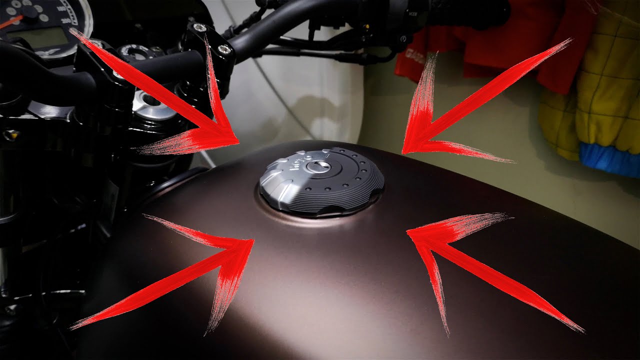 Cambio de tapón de combustible en Moto Guzzi V7III