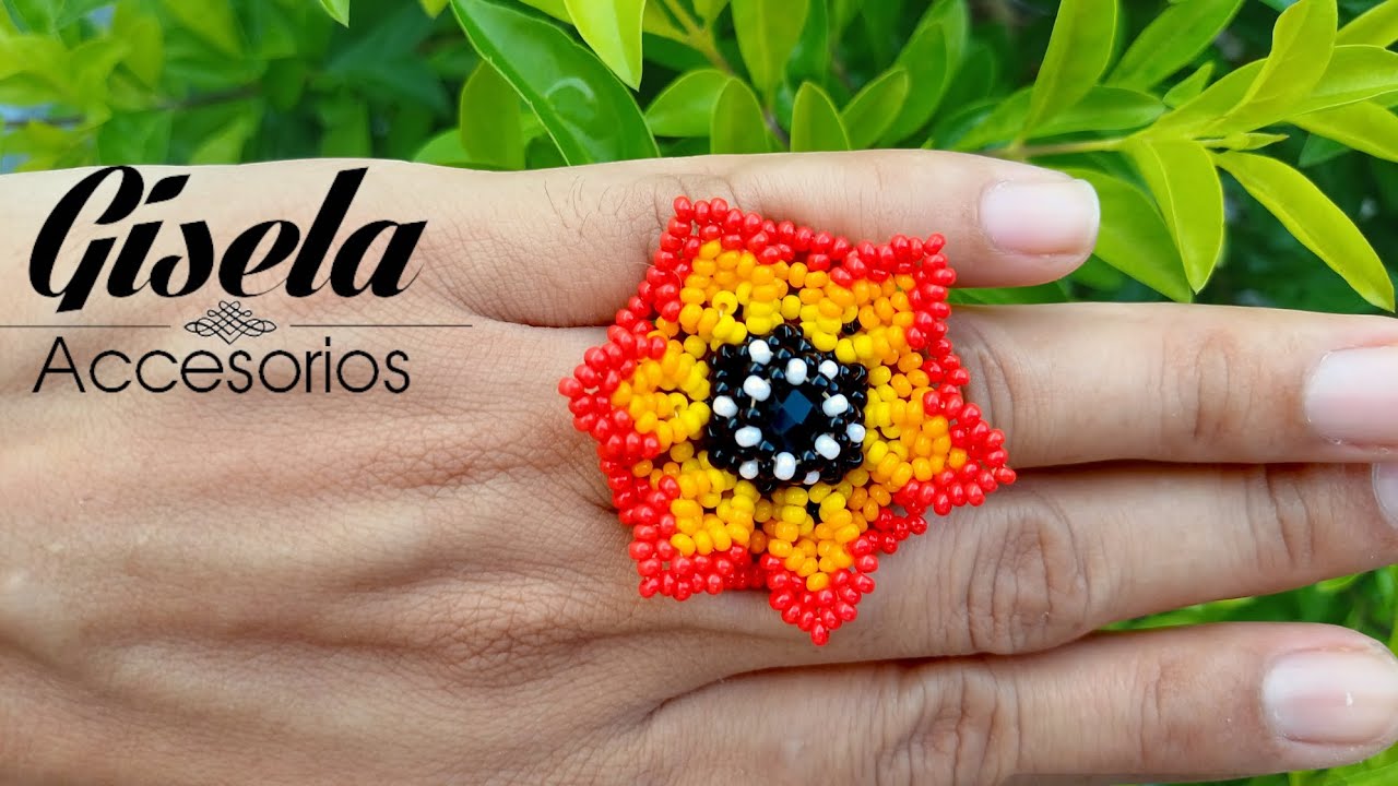 ✨️Anillo en mostacilla checa💍 // flor🏵🖤💛