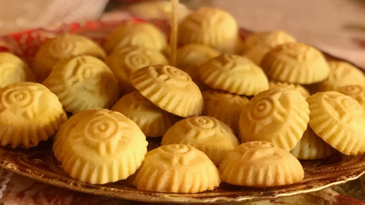 معمول القشطة هش ولذيذ مع كل تفاصيل نجاحه وعدم اختفاء النقشه مع مليحة الهاشم