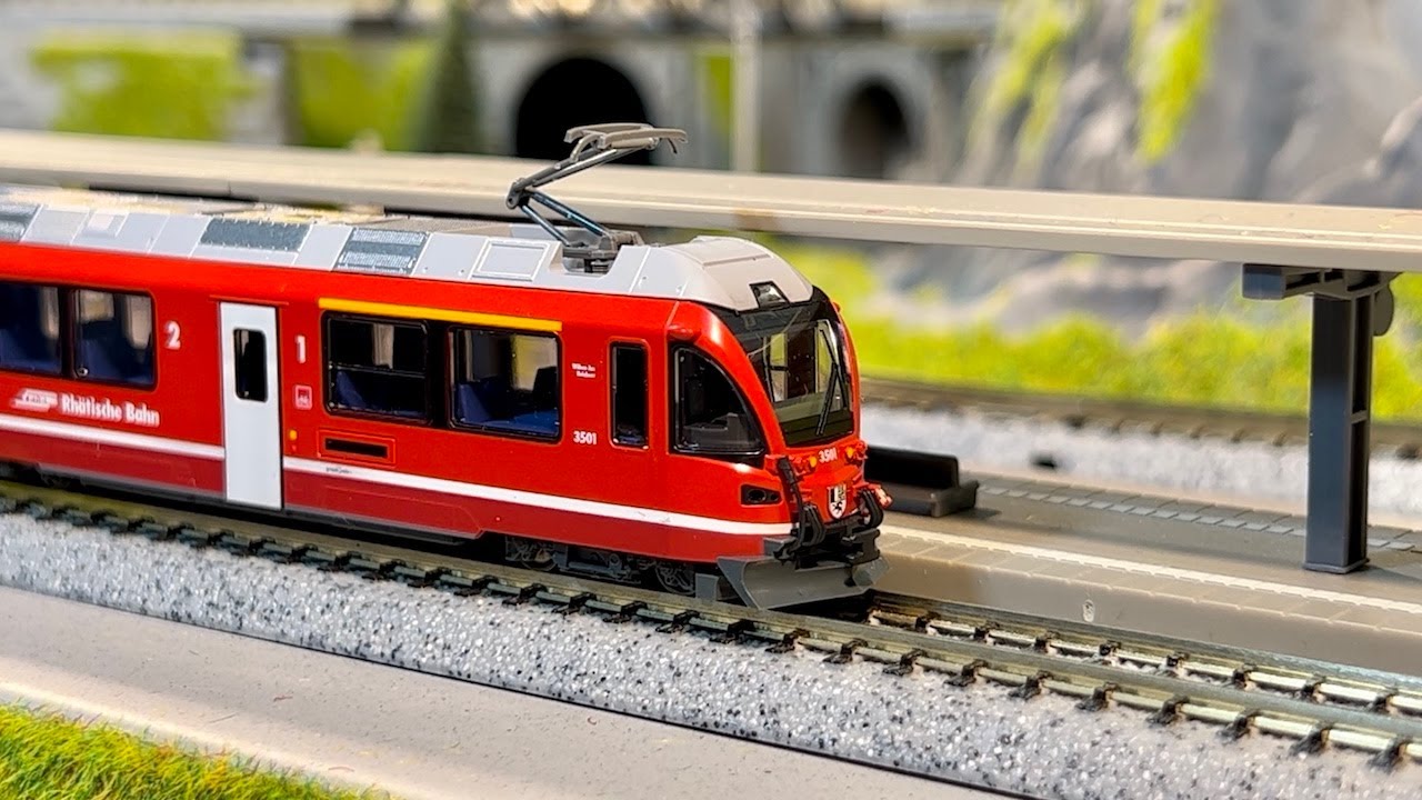 Kato N Scale: RhB (Rhatische Bahn) Glacier Express Layout Allegra, Bernina Express, EW I & Ge 4/4-II