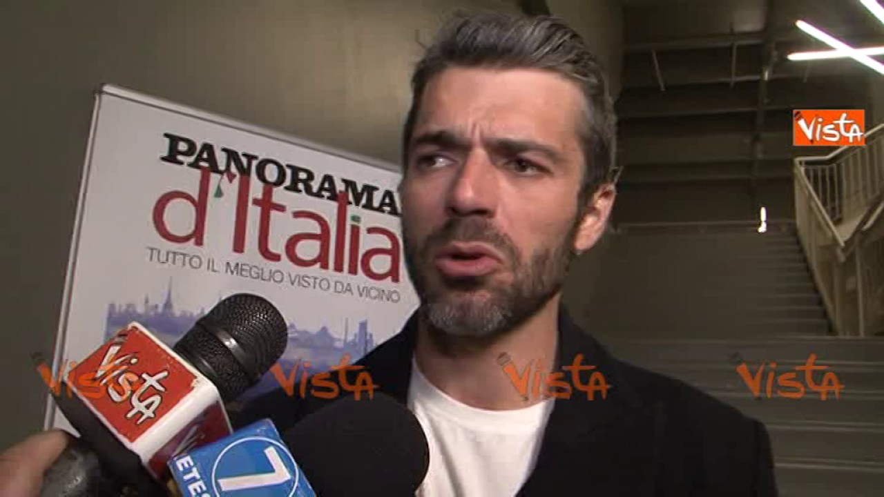 Luca Argentero a Torino dopo il bacio con Cattelan in TV