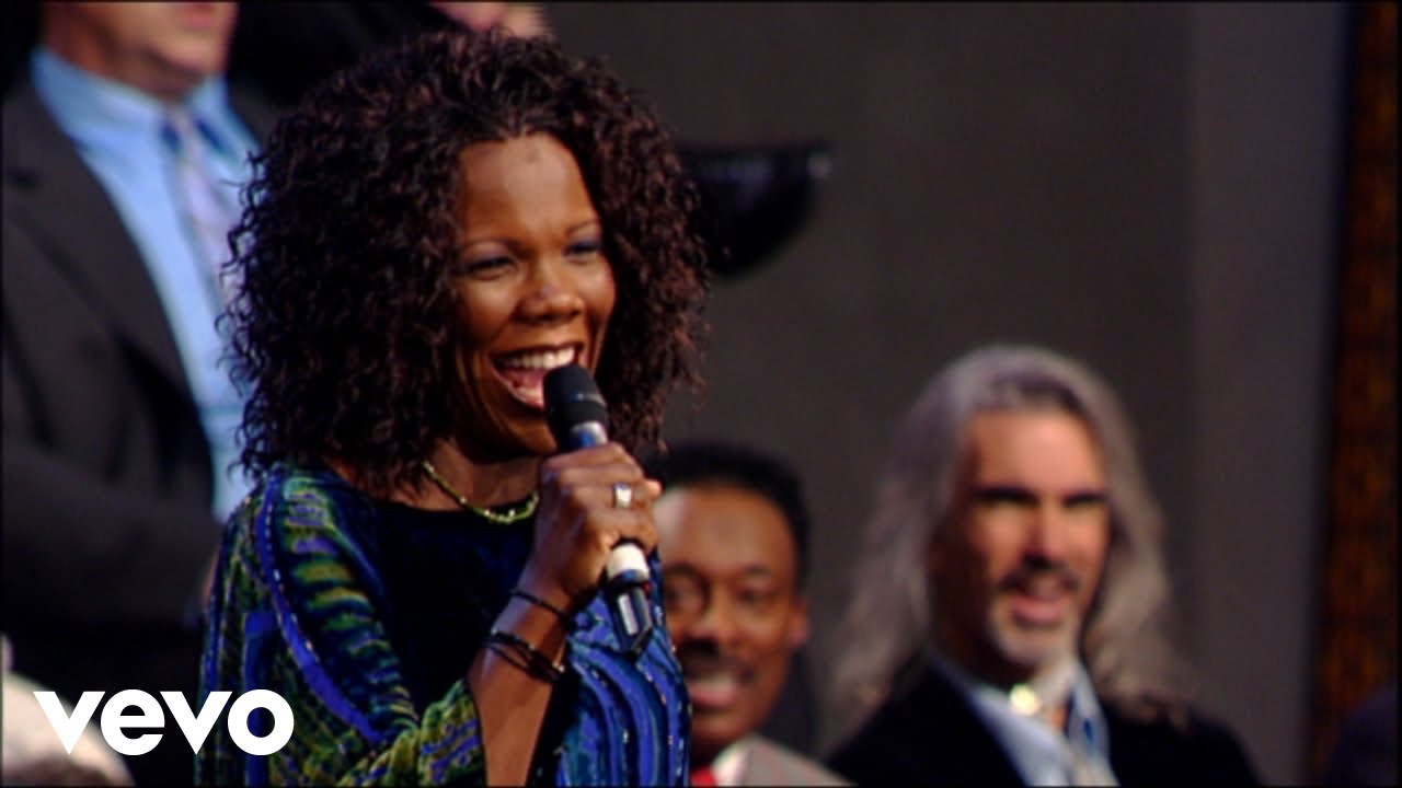 Bill & Gloria Gaither - Go Tell It On the Mountain [Live] ft. Lynda Randle