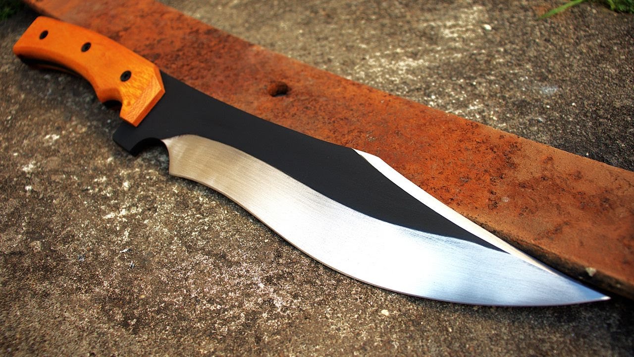 Forjando un cuchillo enorme a partir de un resorte de cami&oacute;n