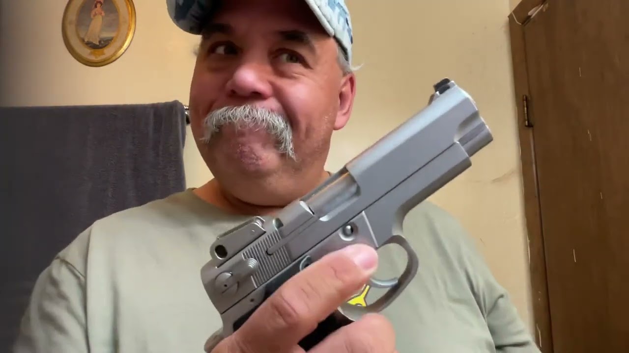 Smith and Wesson Model 4006, a walk down memory lane😸