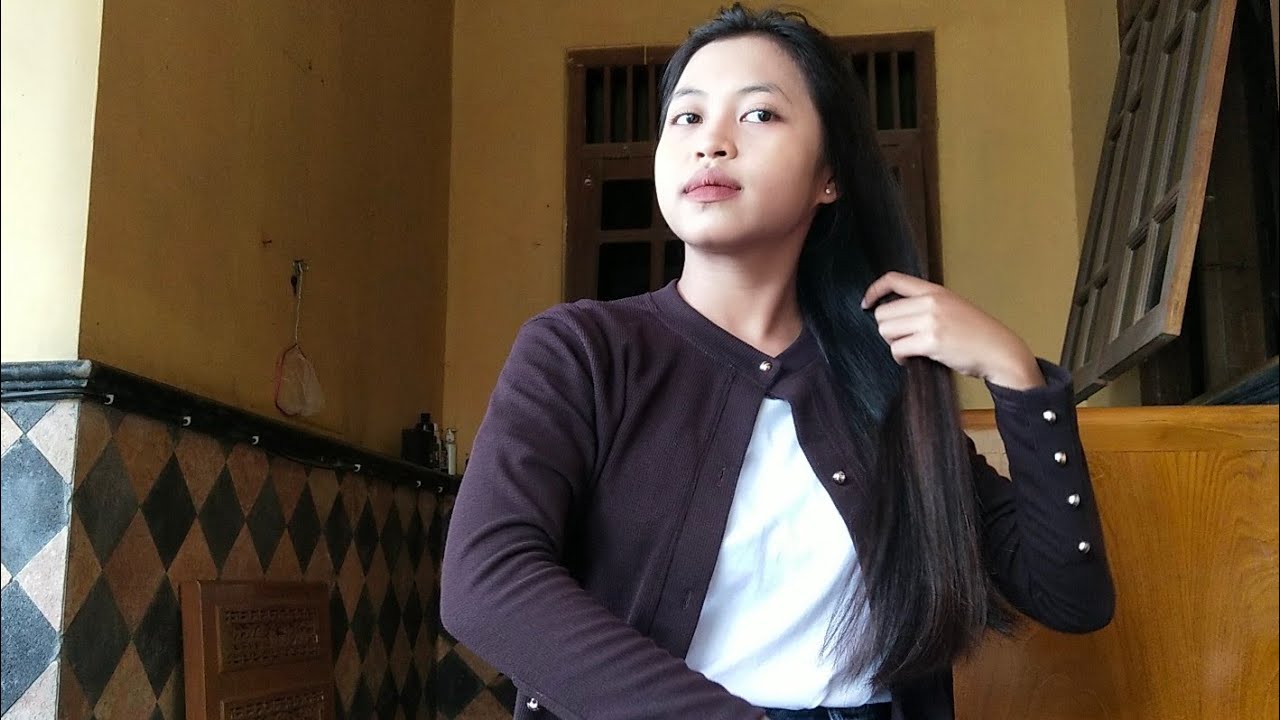 Lagi Dan Lagi 1 Jari Bawah Telinga Memaksa Rapunzel Pensiun Dan Sekalian Di Warna Cherry