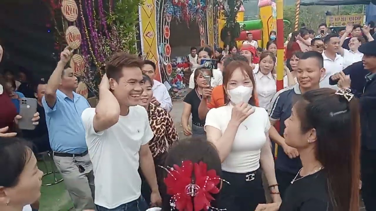 ông anh trai đội mũ nồi nhảy nổi bật nhất chợ tình tân Sơn 28/02/2026