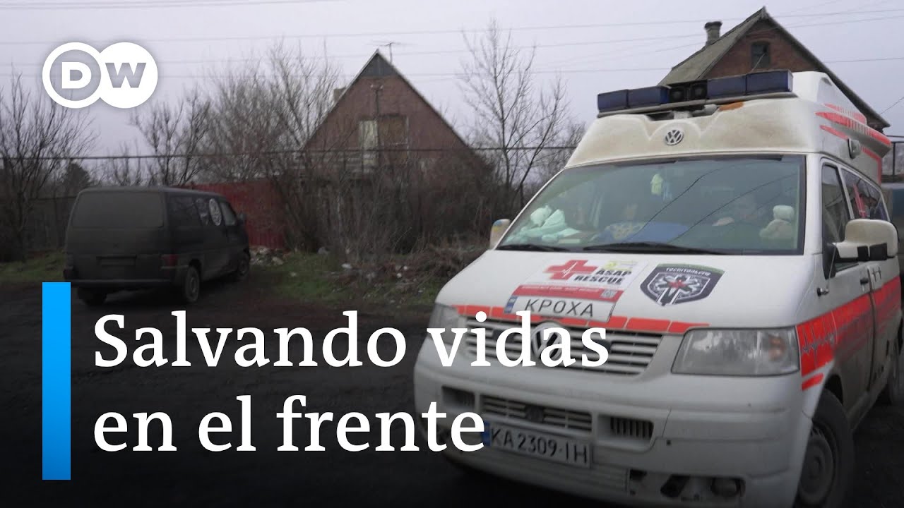 Los paramédicos ucranianos llegan hasta el frente para evacuar a soldados heridos