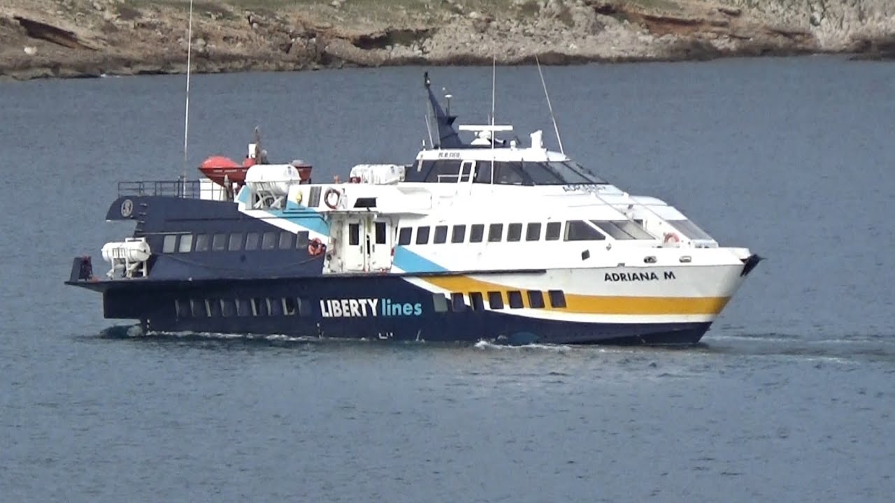 Aliscafo Adriana M in partenza dal porto di Favignana 