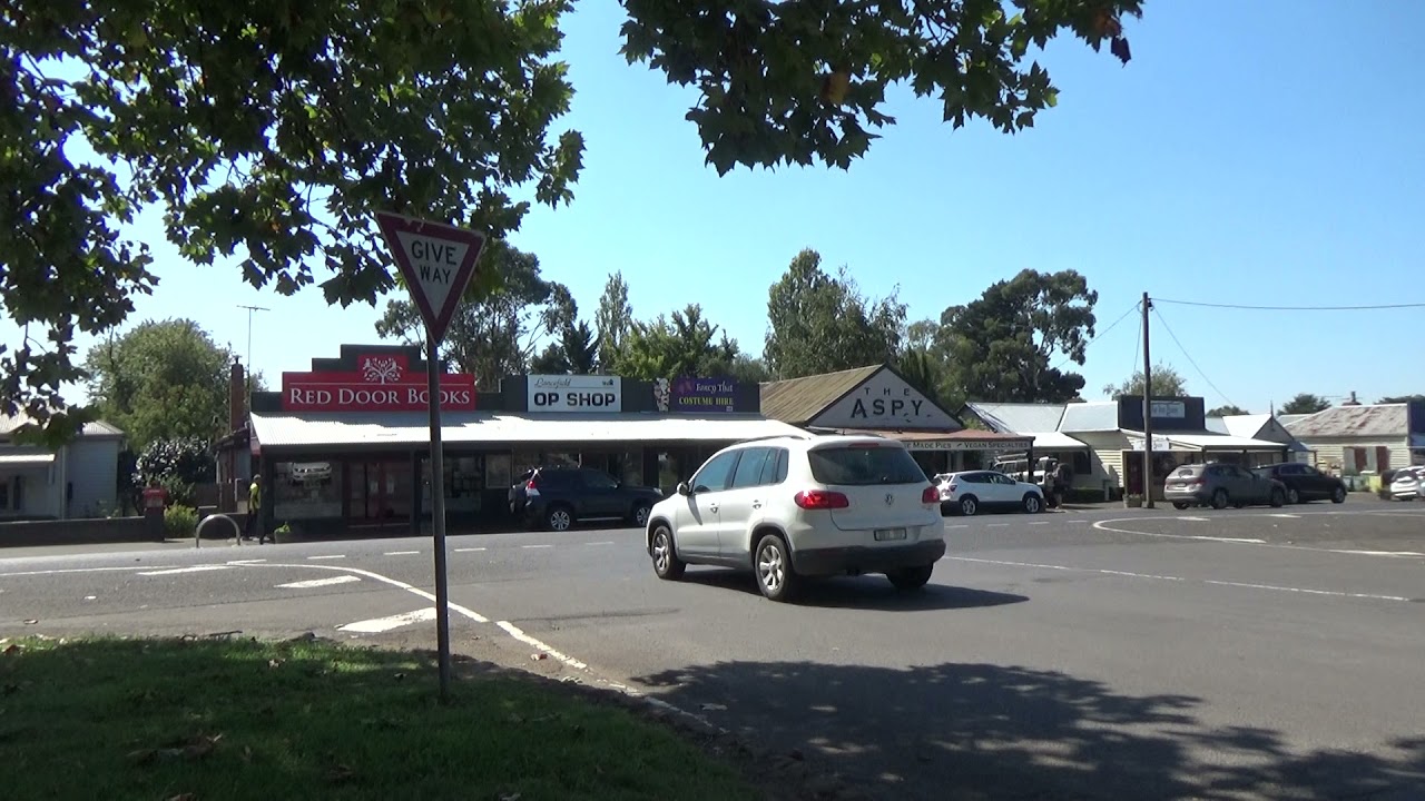 Give Way Intersection, High St, Lancefield, VIC, Australia