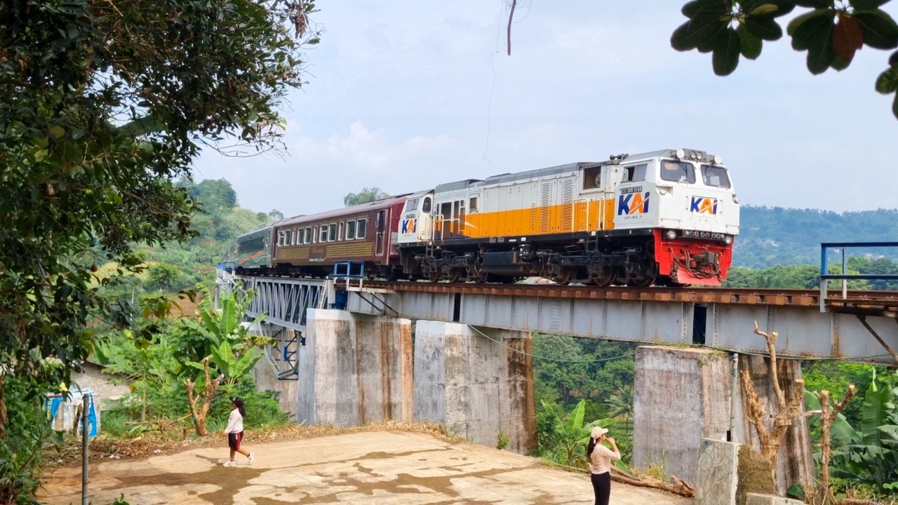 TIBER PADALARANG DAN PESONA ALAM YANG TERHAMPAR
