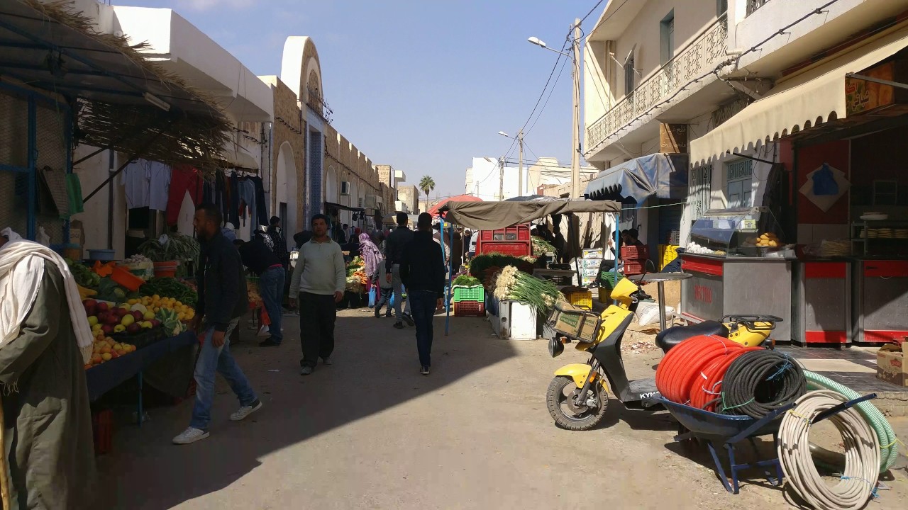 Petite BALADE improvisée dans le MARCHÉ de TATAOUINE !
