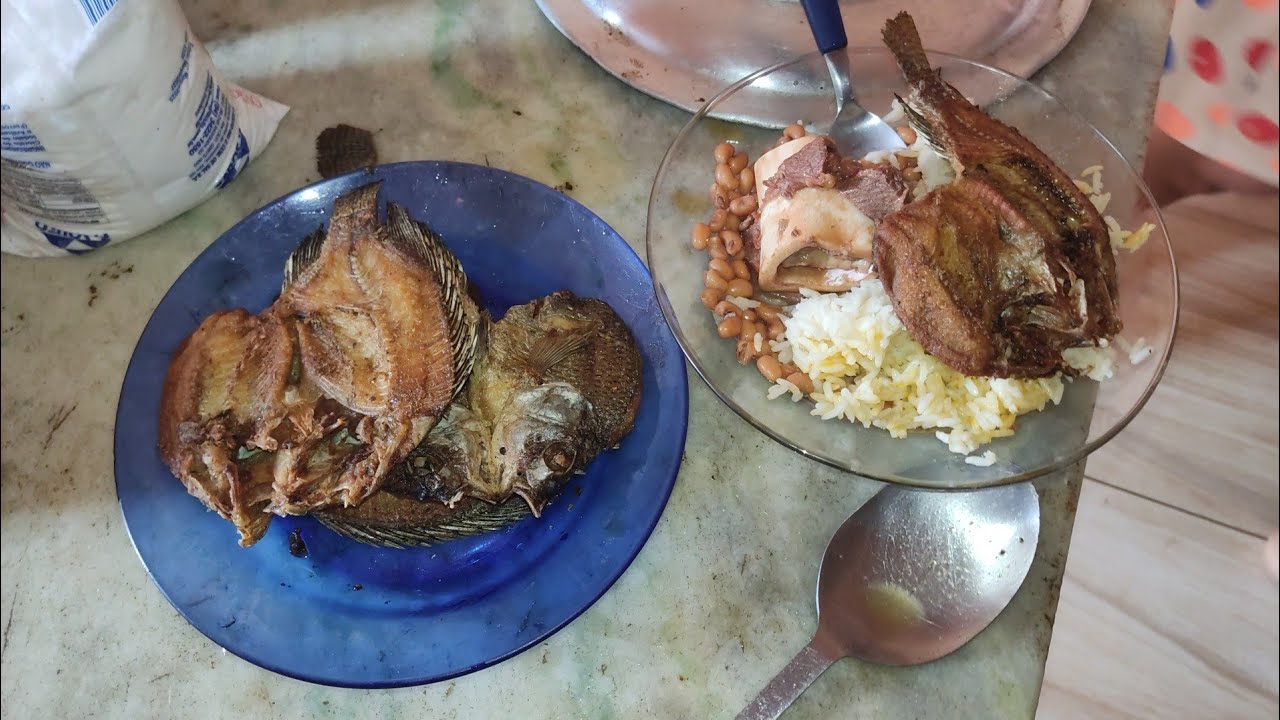 Fritando peixe para o almoço de hoje