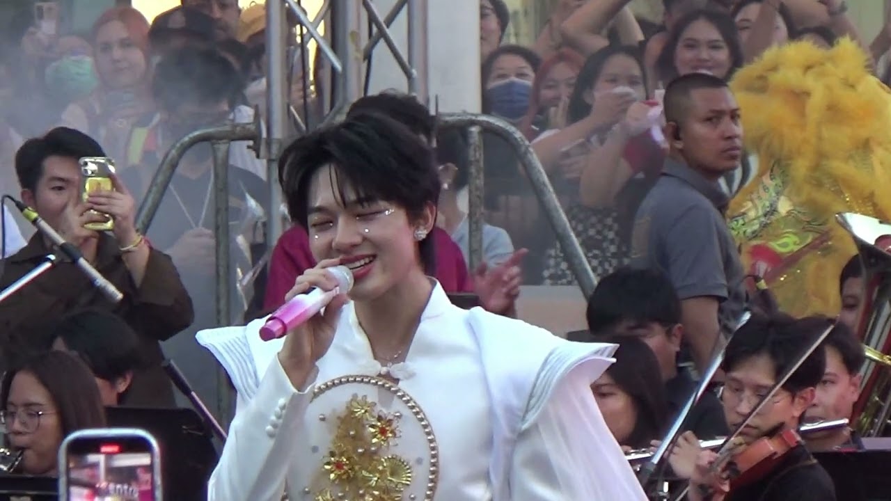 千里之外  covered by นุนิว ชวรินทร์  @centralwOrld The Great Chinese New Year 2024