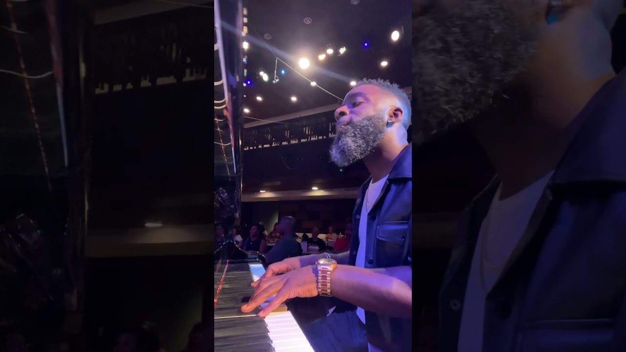(SHOW 2) Phillip Graves performs 