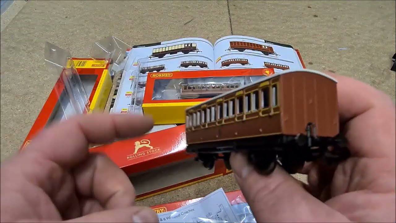 New Hornby LB&SCR 4 Wheel Coaches With Maglight Unboxing