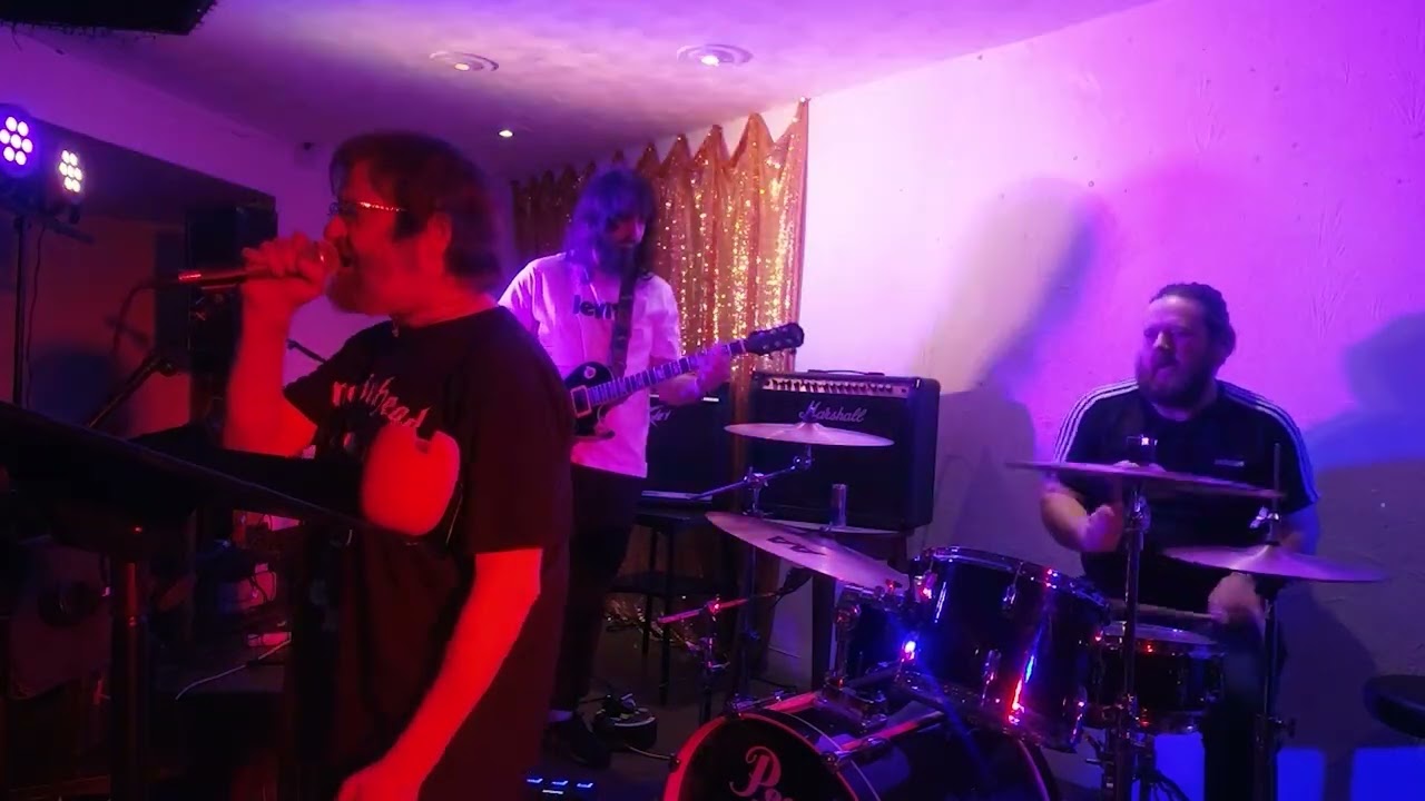 Gordon Coia with Nurse Ratched Perform Wishing Well by Blackfoot