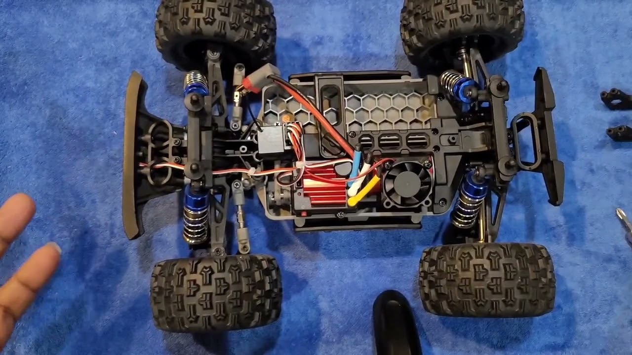 H16E 16th scale brushless truck by DeeRC