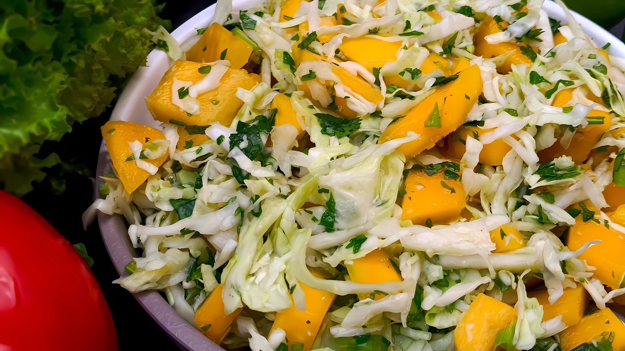No vuelvas a hacer ensalada sin probar esta ensalada de mango saludable con solo 6 ingredientes 😳
