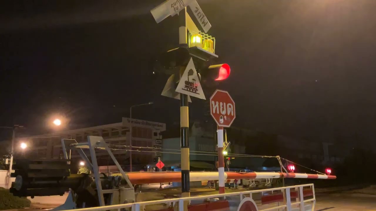 เครื่องกั้นรถไฟนาซ่าแลนด์จังหวัดอุตรดิตถ์รถด่วนพิเศษ